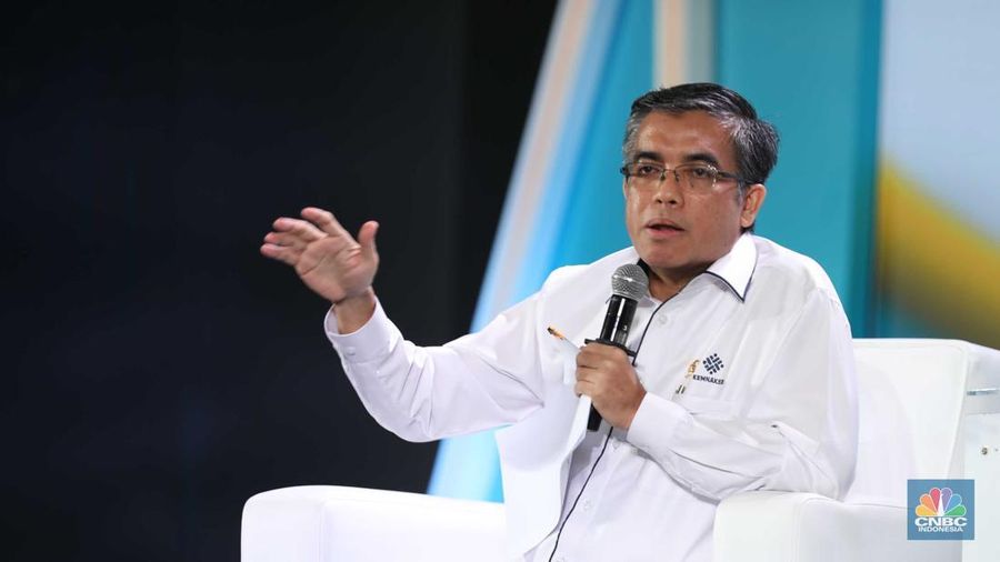Menteri Ketenagakerjaan, Yassierli memberikan pemaparan dalam acara Sarasehan 100 Ekonom 2024 di Menara Bank Mega, Jakarta pada Selasa, (3/12/2024). (CNBC Indonesia/Tri Susilo)