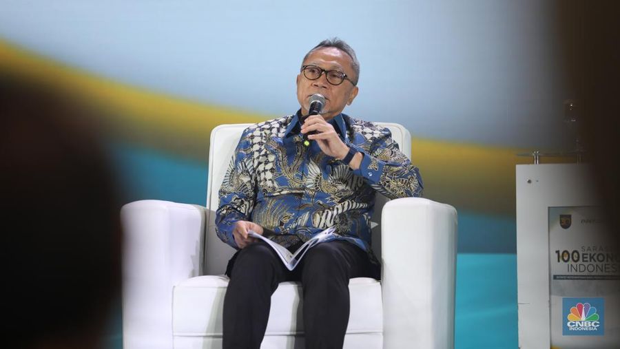 Menteri Koordinator Bidang Pangan, Zulkifli Hasan, memberikan pemaparan dalam acara Sarasehan 100 Ekonom 2024 di Menara Bank Mega, Jakarta pada Selasa, (3/12/2024). Menteri Koordinator Bidang Pangan, Zulkifli Hasan, memberikan pemaparan dalam acara Sarasehan 100 Ekonom 2024 di Menara Bank Mega, Jakarta pada Selasa, (3/12/2024). (²©²ÊÍøÕ¾/Tri Susilo)