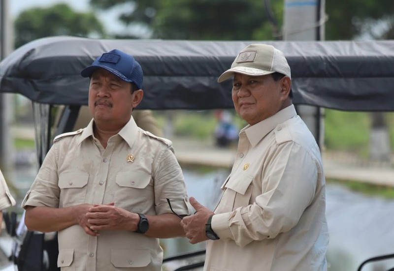 Presiden Prabowo Subianto meninjau Tambak Budidaya Ikan Nila di BLUPPB, Karawang bersama dengan Kementerian Kelautan dan Perikanan. Presiden Prabowo Subianto meninjau Tambak Budidaya Ikan Nila di BLUPPB, Karawang bersama dengan Kementerian Kelautan dan Perikanan. (Instagram @prabowo)