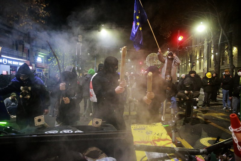 RIcuh saat demo memprotes kebijakan pemerintah di Tbilisi, Georgia, Senin (2/12/2024) malam waktu setempat. (REUTERS/Irakli Gedenidze) RIcuh saat demo memprotes kebijakan pemerintah di Tbilisi, Georgia, Senin (2/12/2024) malam waktu setempat. (REUTERS/Irakli Gedenidze)
