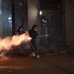 Gerbang Asia-Eropa Membara, Kerusuhan Pecah-Ratusan Orang Ditahan
