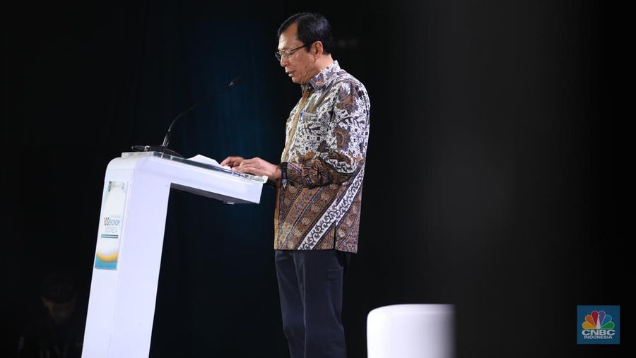 Staff Khusus Menko Perekonomian, Raden Pardede memberikan sambutan dalam acara Sarasehan 100 Ekonom 2024 di Menara Bank Mega, Jakarta pada Selasa, (3/12/2024). (²©²ÊÍøÕ¾/Tri Susilo)