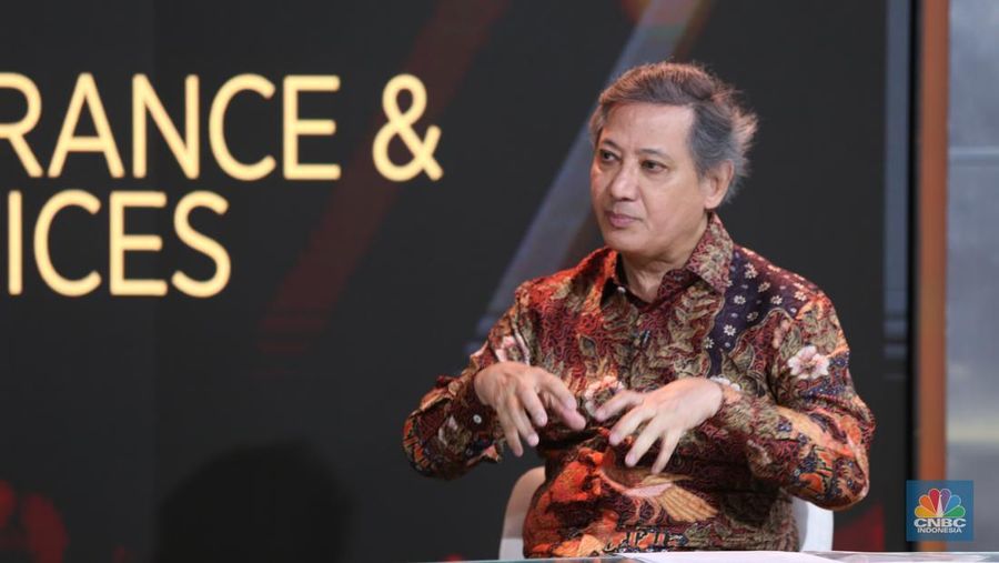 Direktur Utama PT Mandiri Utama Finance (MUF), Stanley Setia Atmadja, memaparkan materi dalam acara Road to CNBC Indonesia Awards 2024 kategori Best Multifinance, Insurance, & Financial Services di Jakarta, Rabu (4/12/2024). (CNBC Indonesia/Tias Budiarto)