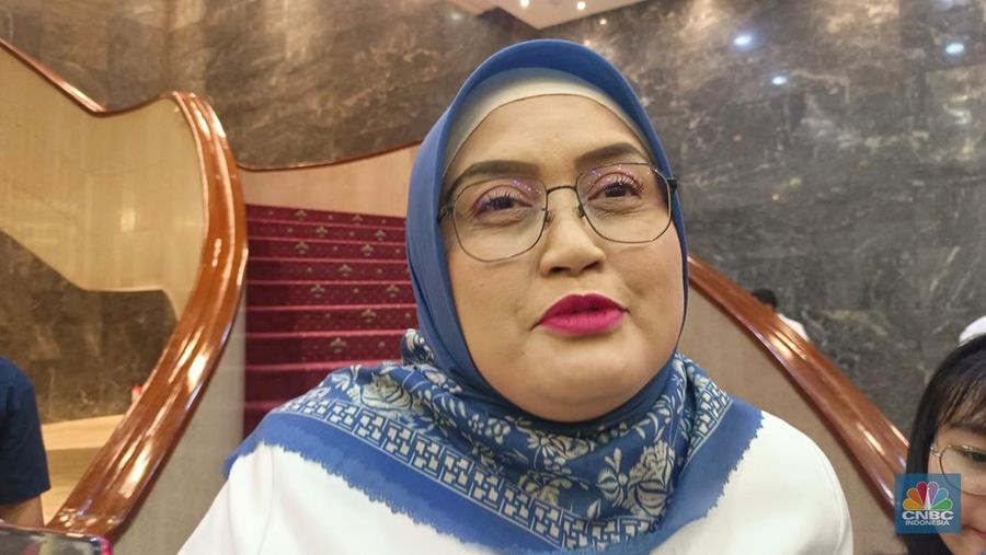 Dirjen PHI Jamsos Kemnaker, Indah Anggoro Putri saat ditemui usai konferensi pers di kantor Kemnaker, Rabu (4/12/2024). (CNBC Indonesia/Martyasari RIzky)