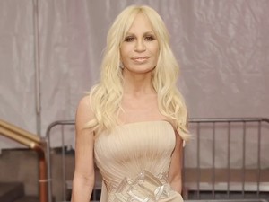 Video: Pakar Fashion soal Donatella Versace Tak Lagi Jadi Chief Creative Officer