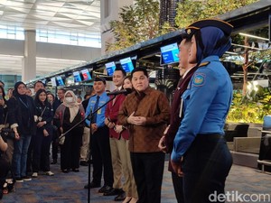 Jelang Nataru, Erick Thohir Cek Harga Tiket Pesawat di Bandara Soetta