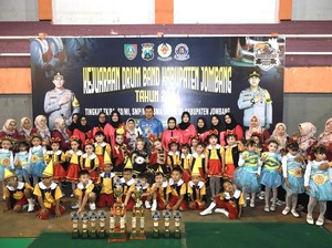 Keren! Marching Band Gita Kemala Juara 1 Kejurkab Drum Band Jombang