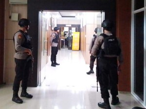 KPK Geledah Kantor Gubernur Bengkulu