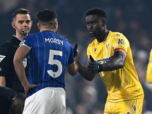 Ipswich Vs Palace: Beda Gaya 2 Pemain Tolak Ban Kapten Pelangi