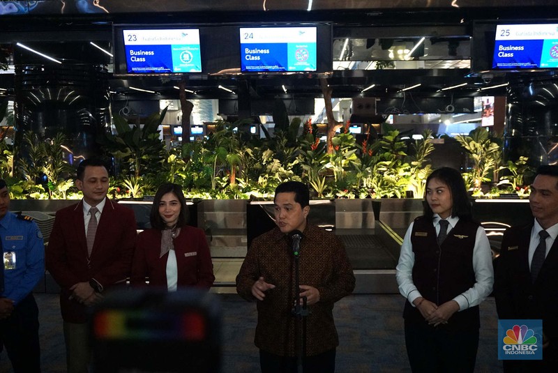 Sejumlah penumpang berjalan di Terminal 3 Bandara Soekarno Hatta, Tangerang, Rabu (4/12/2024). (CNBC Indonesia/Muhammad Sabki) Sejumlah penumpang berjalan di Terminal 3 Bandara Soekarno Hatta, Tangerang, Rabu (4/12/2024). (CNBC Indonesia/Muhammad Sabki)
