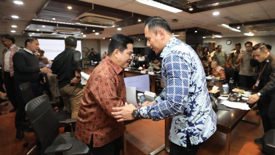 Menteri Koordinator Bidang Infrastruktur dan Pembangunan Kewilayahan, Agus Harimurti Yudhoyono (Menko AHY), memimpin rapat koordinasi terkait penurunan harga tiket pesawat menjelang Natal dan Tahun Baru (Nataru) 2024, pada hari Selasa, (3/12/2024). (Dok. Kemenko Bidang Infrastruktur dan Pembangunan Kewilayahan)