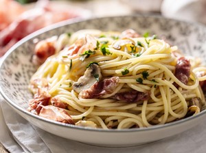 Resep Spaghetti Tumis Jamur dan Beef Bacon yang Gurih Mulur