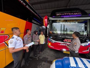 Satlantas Polres Probolinggo Kota Cek Kesiapan Armada Bus Jelang Nataru