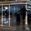 Sejumlah penumpang berjalan di Terminal 3 Bandara Soekarno Hatta, Tangerang, Rabu (4/12/2024). (CNBC Indonesia/Muhammad Sabki)