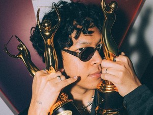 Lirik Lagu Semua Lagu Cinta Terdengar Sama Hindia dengan Chord dan Maknanya