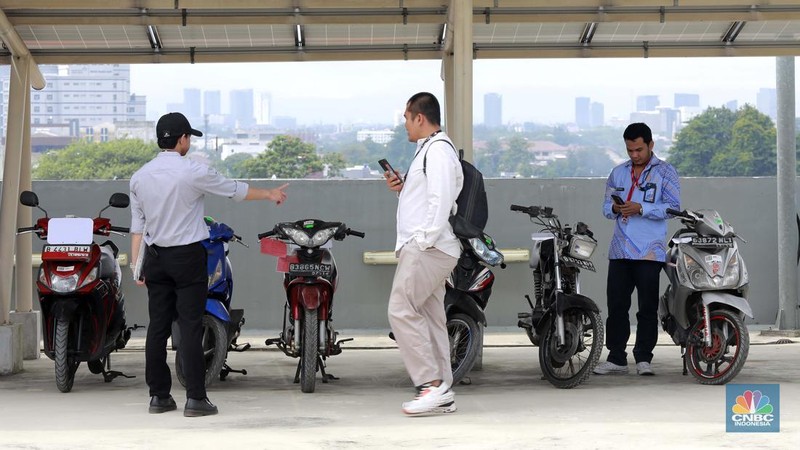 KPK mengadakan kegiatan Aanwijzing lelang barang rampasan dalam bentuk tas mewah hasil dari kasus-kasus korupsi  di rumah penyimpanan benda sitaan dan barang rampasan (rupbasan), Kamis (5/12/2024). (CNBC Indonesia/Muhammad Sabki)