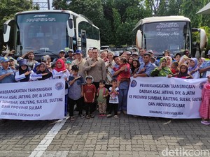 AHY Lepas 36 KK Peserta Transmigrasi Asal Jateng-DIY