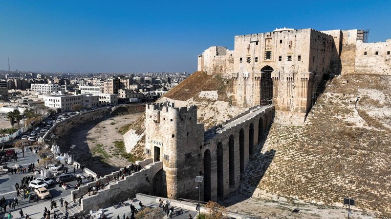 Pemandangan drone menunjukkan benteng kuno Aleppo, Suriah 3 Desember 2024. (REUTERS/Mahmoud Hasano)