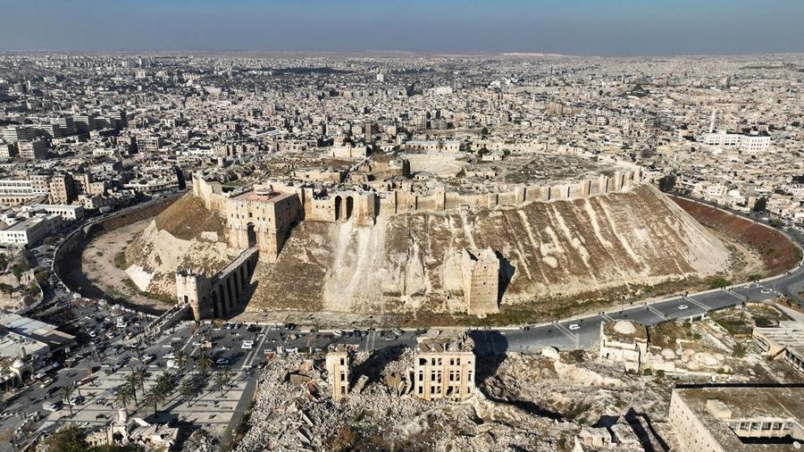 Pemandangan drone menunjukkan benteng kuno Aleppo, Suriah 3 Desember 2024. (REUTERS/Mahmoud Hasano)