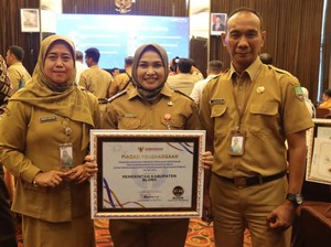 Blora Dinobatkan sebagai Daerah dengan Pelayanan Publik Terbaik di Jateng