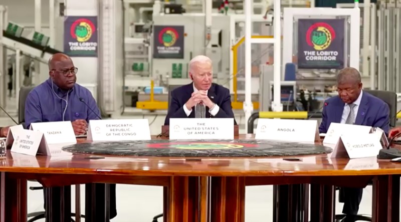 Presiden Amerika Serikat (AS), Joe Biden tampaknya sedang mengistirahatkan matanya saat pertemuan di Angola. (REUTERS) Presiden Amerika Serikat (AS), Joe Biden tampaknya sedang mengistirahatkan matanya saat pertemuan di Angola. (REUTERS)