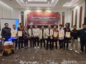 Gus Yani-dr Alif Tumbangkan Perlawanan Kotak Kosong di Pilbup Gresik