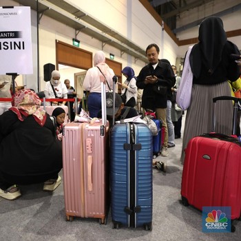 Puluhan Koper Jastip Penuhi Event Jakarta X Beauty 2024