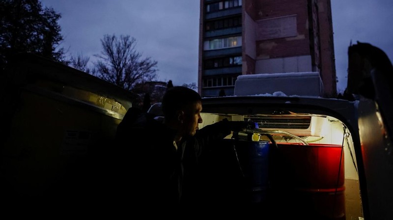 Warga Ukraina Manfaatkan Panel Surya Ditengah Pemadaman Listrik Musim Dingin (REUTERS/Alina Smutko)