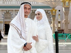 Video: Potret Pernikahan Zumi Zola dan Putri Zulhas di Masjid Nabawi
