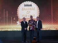 Bawa Kinerja Positif, Dirut bankjatim Jadi Banker Of The Year