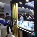 Harga Emas Logam Mulia Turun, Potret Antusias Warga Beli Emas Antam