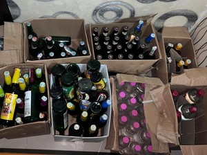 Polisi Bongkar Warung Penjual Miras di Subang, Ratusan Botol Disita