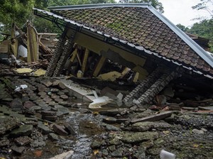Tanah Bergeser di Manggarai Timur, Rumah-rumah Terancam Roboh