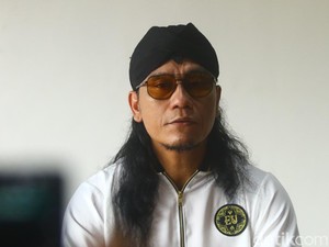 Pecah Tangis Gus Miftah saat Umumkan Mundur dari Utusan Presiden