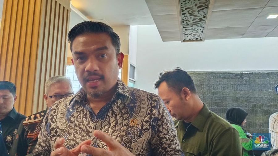 Menteri UMKM, Maman Abdurrahman saat Konferensi Pers bersama Asosiasi Ojek Online GARDA Indonesia di Kantor Kemenkop, Jakarta, Jumat (6/12/2024). (CNBC Indonesia/Martyasari Rizky)