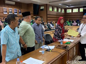 Gaji Guru Mau Naik, Pengajar Madrasah Tasik: Jangan Buat Cemburu