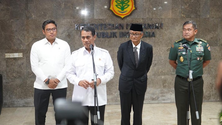 Rapat koordinasi dilaksanakan antara Menteri PU Dody Hanggodo dengan Menteri  Pertanian Andi Amran dan Kepala Staf TNI Angkatan Darat (Kasad) Jenderal TNI Maruli Simanjuntak di Kantor Kementerian Pertanian, Kamis (5/12/2024). (Dok. Kementerian PU)