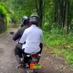 Gibran Pakai Motor TNI Tembus Lokasi Bencana Banjir & Longsor Sukabumi