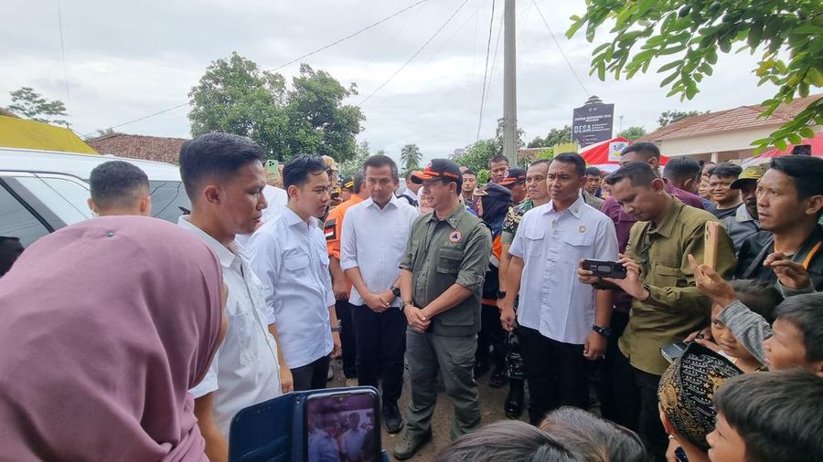 Wapres GIbran tinjau lokasi bencana Sukabumi. (Dok.BPMI Setwapres)