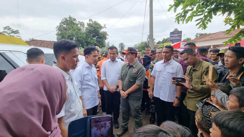 Wapres GIbran tinjau lokasi bencana Sukabumi. (Dok.BPMI Setwapres)
