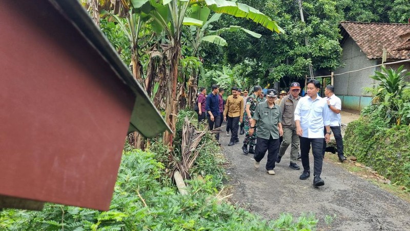 Wapres GIbran tinjau lokasi bencana Sukabumi. (Dok.BPMI Setwapres)