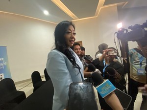 Asri Welas Ajak Traveler Daur Ulang Pakaian Bekas Pakai Pewarna Alami