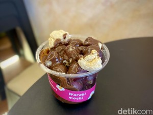 Baru! Di Blok M Bisa Jajan Mochi Kunafa hingga Warabi Fruit