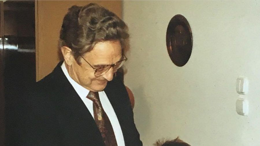 Profil George Soros dan anaknya. (Tangkapan layar instagram @alexsoros)