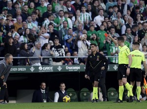 Flick Dikartu Merah, Terancam Absen Pimpin Barca Lawan Atletico