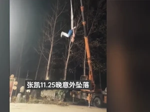 Aksi Ngeri Akrobat Jalanan China, Live Online... Jatuh Hingga Ada yang Tewas