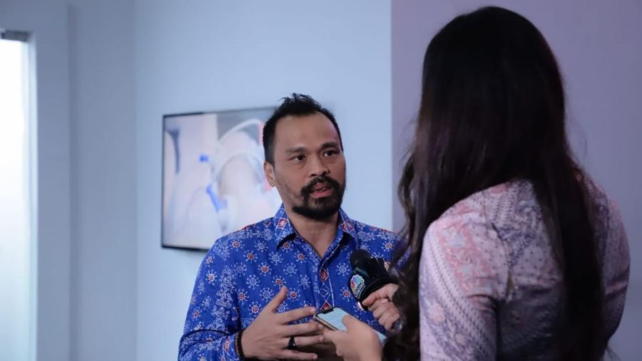 Doni Ismanto Darwin saat diwawancarai wartawan usai menghadiri acara penghargaan di Jakarta, baru-baru ini. Pendiri Forum Indotelko itu saat ini menjabat sebagai Staf Khusus Menteri Kelautan dan Perikanan Bidang Hubungan Masyarakat dan Komunikasi Publik. (Istimewa)