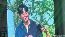 Jung Hae In Bikin Klepon di Panggung Fanmeeting!