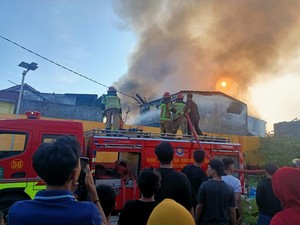 16 Rumah Terbakar di Dekat Pasar Simpang Limun Medan