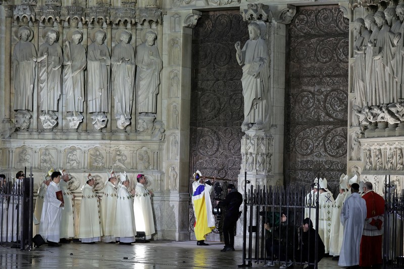 Lima tahun setelah kebakaran dahsyat yang meluluhlantakkan Katedral Notre Dame di Paris, landmark ikonis yang merupakan Situs Warisan Dunia UNESCO 2019 ini kembali dibuka untuk publik. (REUTERS/Christian Hartmann) Lima tahun setelah kebakaran dahsyat yang meluluhlantakkan Katedral Notre Dame di Paris, landmark ikonis yang merupakan Situs Warisan Dunia UNESCO 2019 ini kembali dibuka untuk publik. (REUTERS/Christian Hartmann)